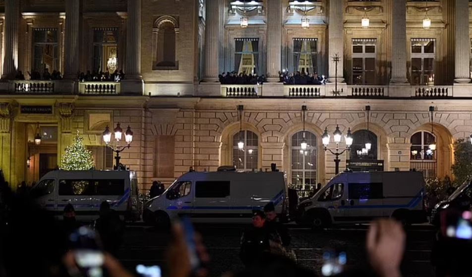 المنتخب الفرنسي وسط تأمين