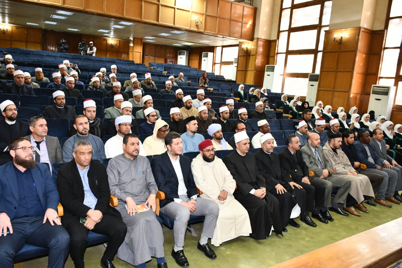 تكريم أئمة الجزائر المشاركين فى دورة أكاديمية الأوقاف