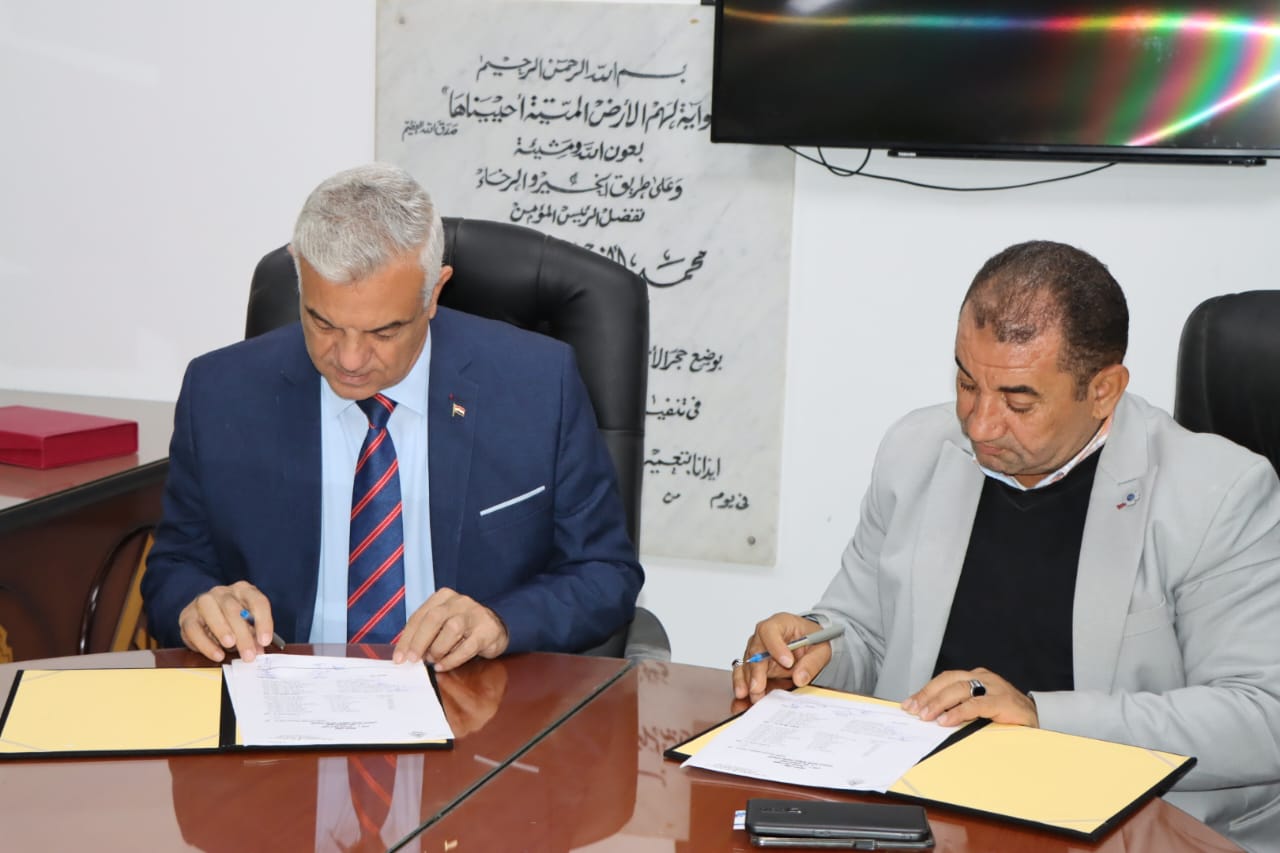 جانب من استلام 200 فدان بمدينة السادات لتنفيذ توسعات جامعة المنوفية (1)