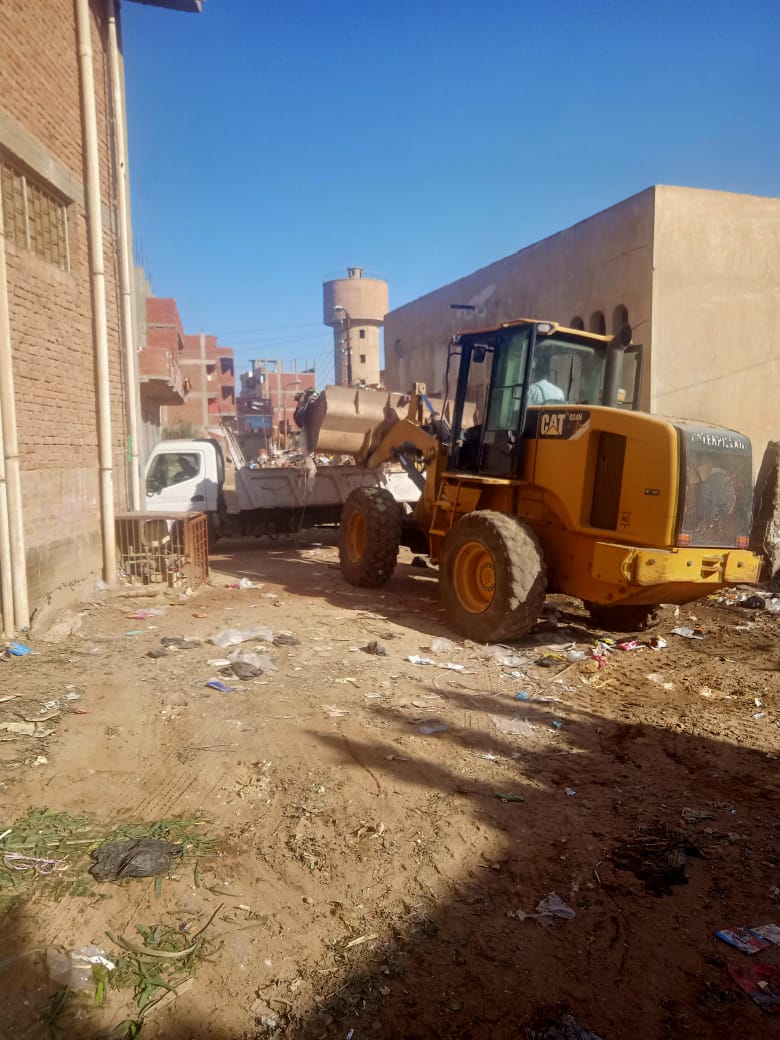 جانب من رفع المخلفات والقمامة على مستوى قرى ومدن الاسماعيلية  (8)