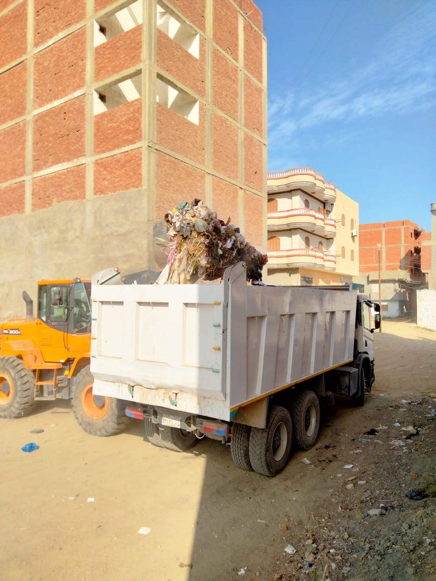 جانب من رفع المخلفات والقمامة على مستوى قرى ومدن الاسماعيلية  (11)