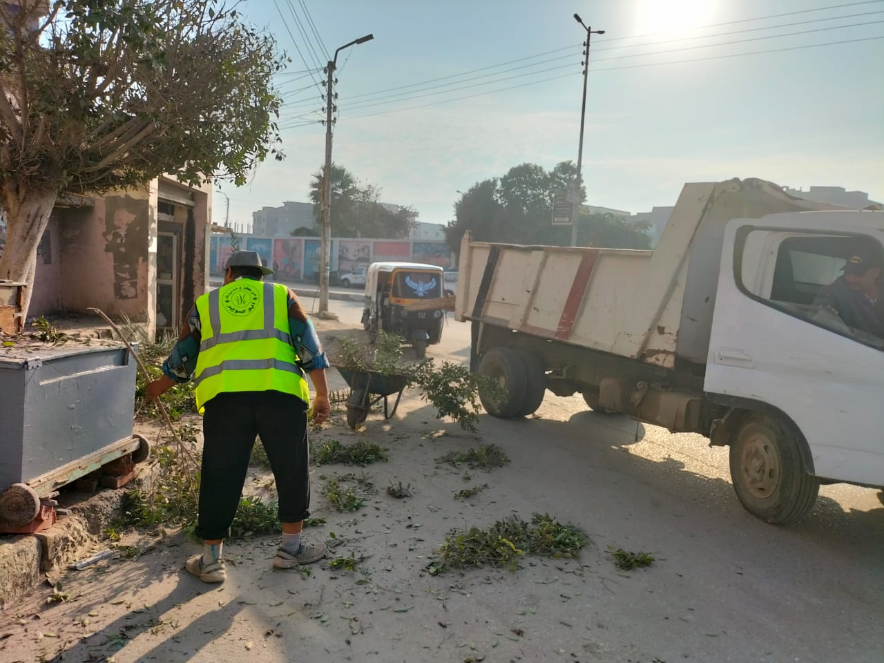 جانب من رفع المخلفات والقمامة على مستوى قرى ومدن الاسماعيلية  (5)