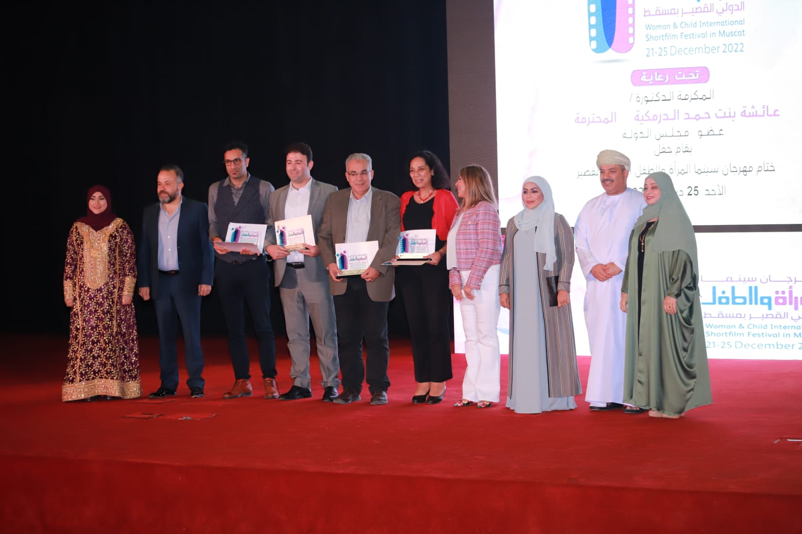 فيلم مصري (دير وارد) يفوز بجائزة أفضل فيلم روائي في مهرجان المرأة والطفل الدولي للأفلام القصيرة في مسقط (2)
