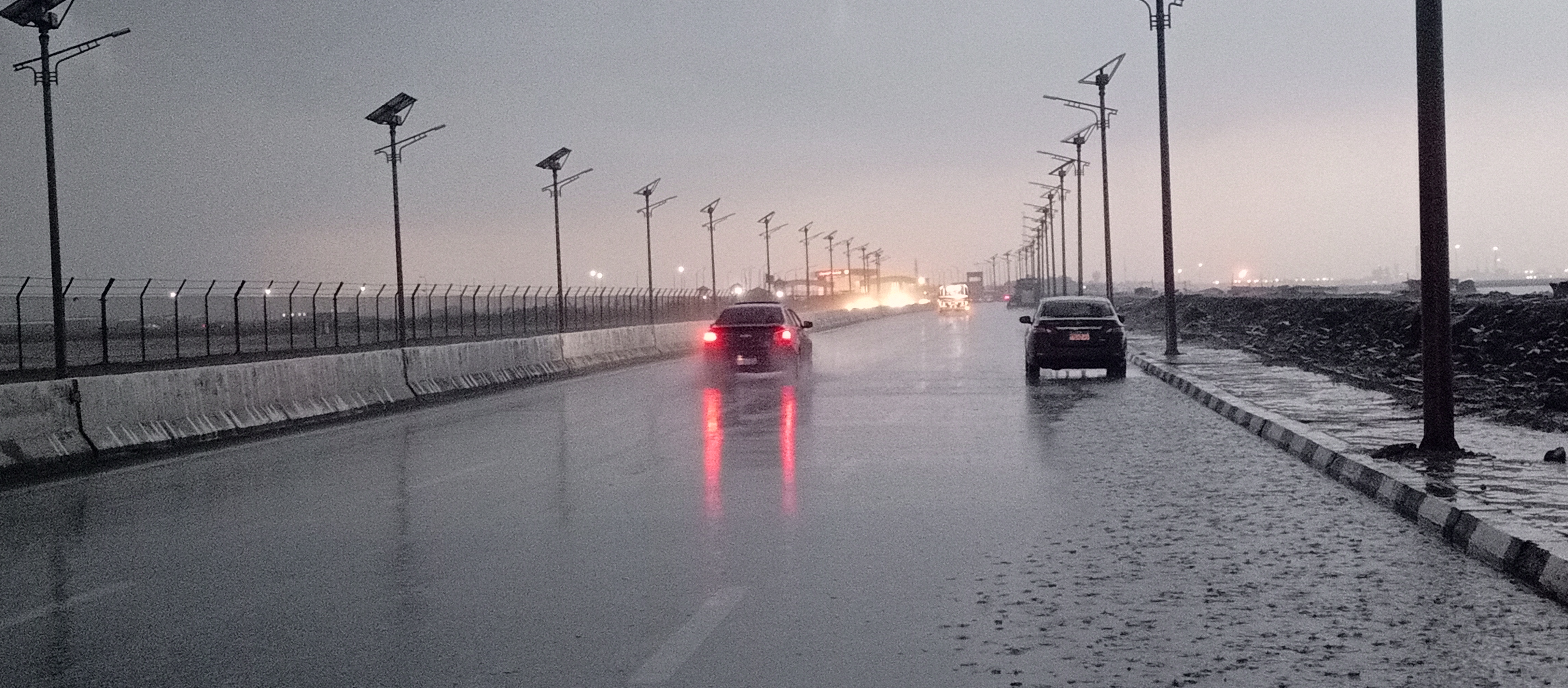 طريق بورسعيد دمياط هطول أمطار رعدية