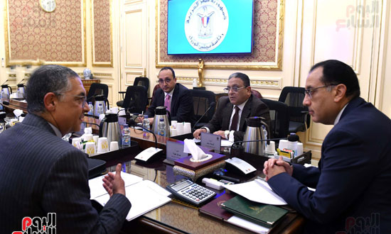 رئيس الوزراء يتابع مع رئيس هيئة الاستثمار خطط الترويج للفرص الاستثمارية بمصر (4)