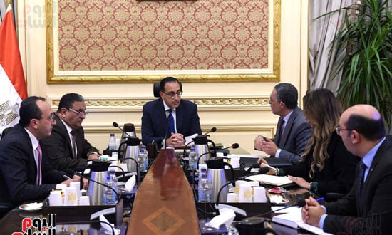 رئيس الوزراء يتابع مع رئيس هيئة الاستثمار خطط الترويج للفرص الاستثمارية بمصر (3)