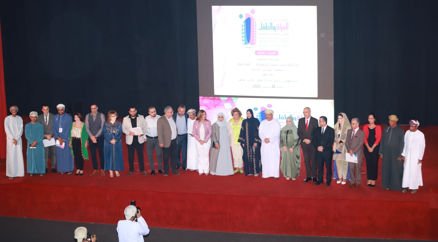 فيلم مصري (دير وارد) يفوز بجائزة أفضل فيلم روائي في مهرجان المرأة والطفل الدولي للأفلام القصيرة في مسقط (3)