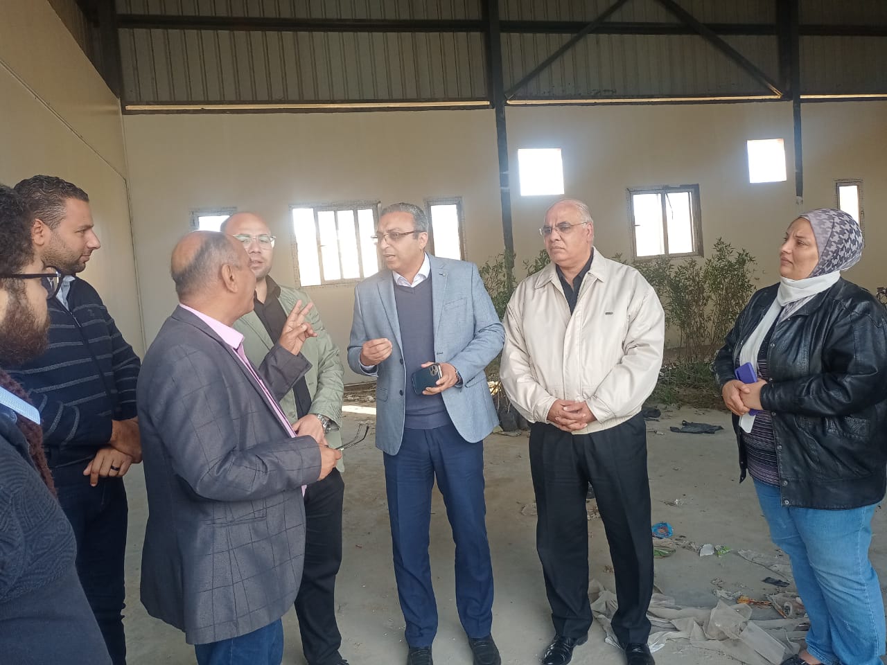 نائب محافظ الغربية ورئيس مدينة المحلة يتفقدان مصنع تدوير المخلفات الصلبة بمركز المحلة (3)