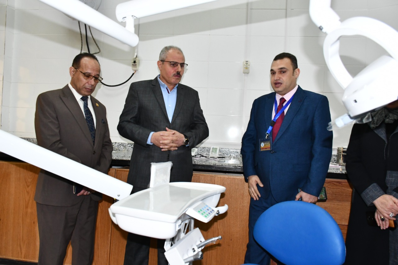 رئيس جامعة القناة يفتتح 4 عيادات اسنان و وحدة تعقيم واشعة بالإدارة العامة الطبية (5)