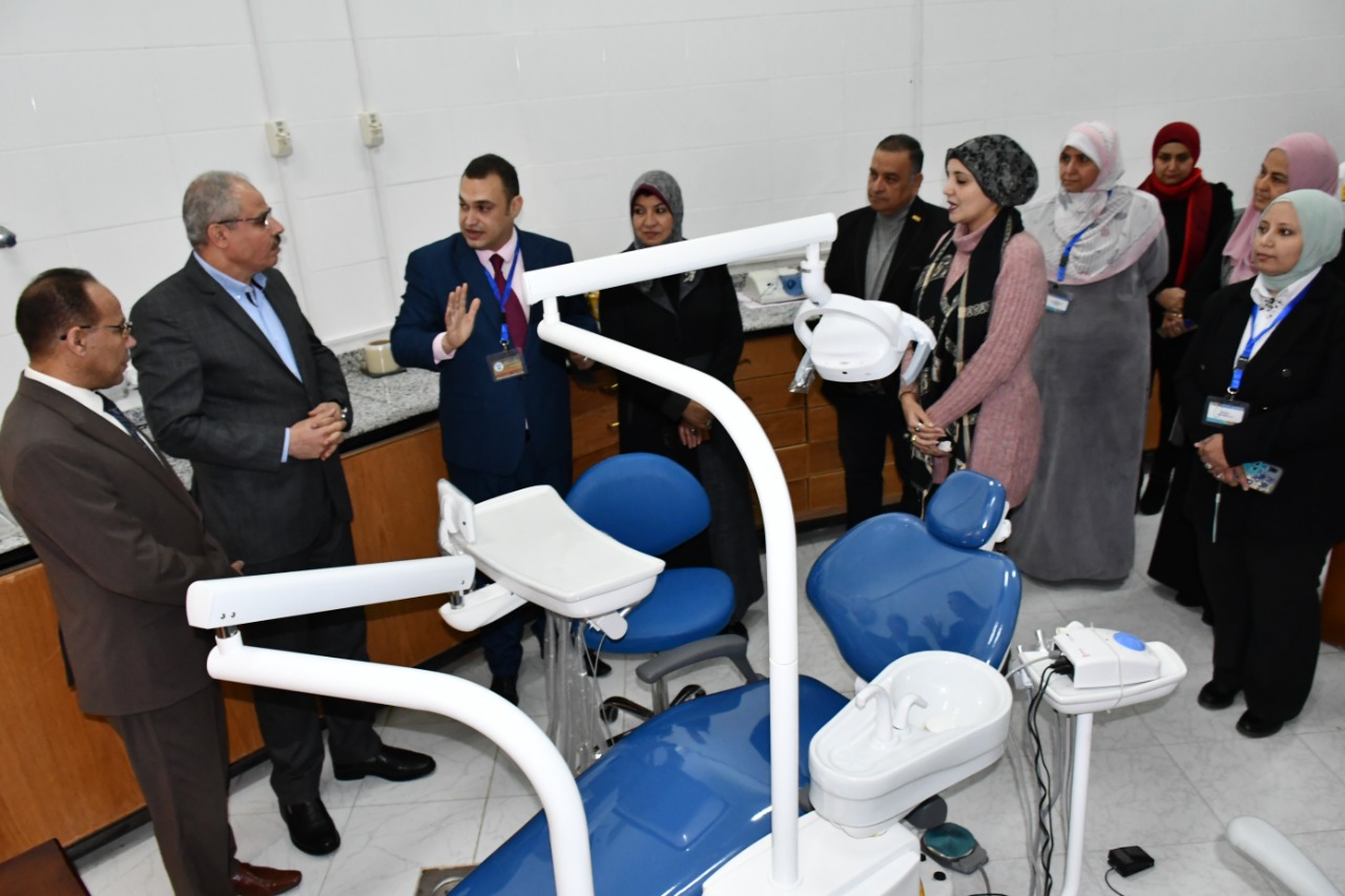 رئيس جامعة القناة يفتتح 4 عيادات اسنان و وحدة تعقيم واشعة بالإدارة العامة الطبية (1)