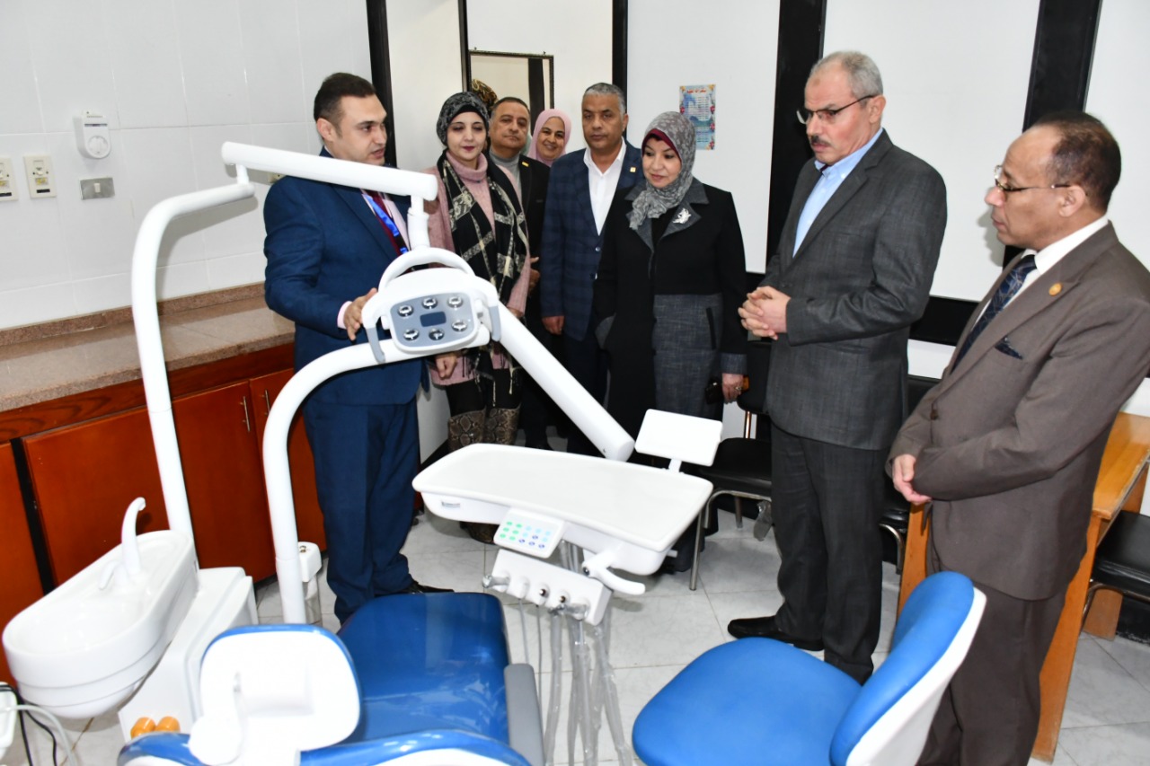 رئيس جامعة القناة يفتتح 4 عيادات اسنان و وحدة تعقيم واشعة بالإدارة العامة الطبية (9)