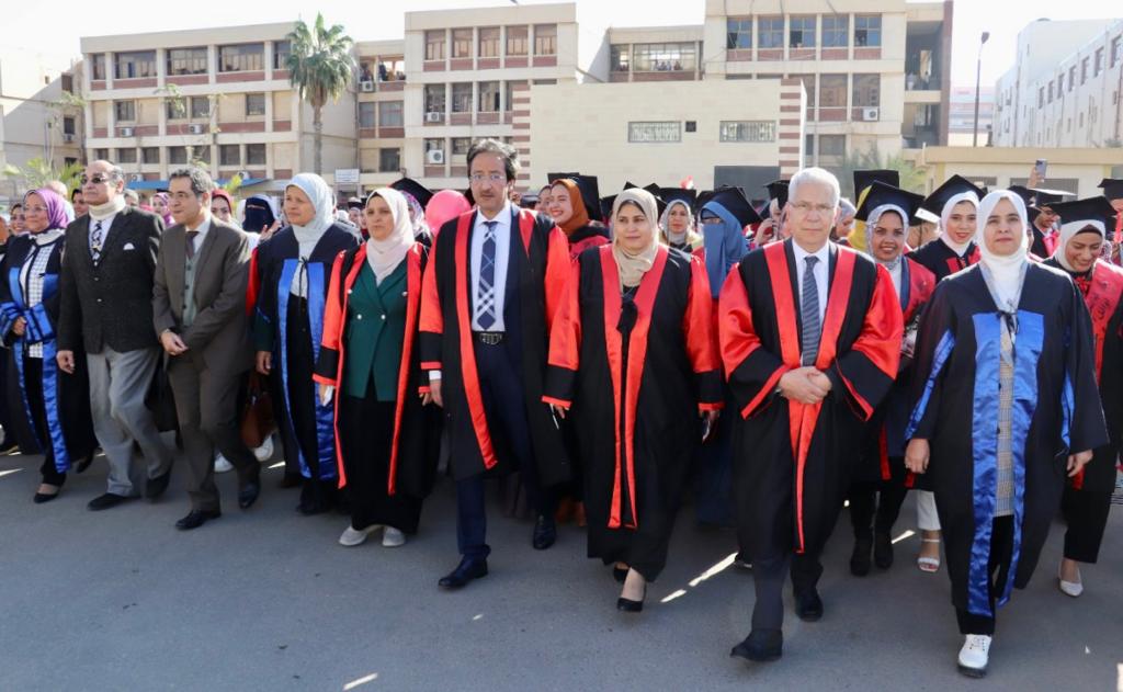 كلية التمريض بجامعة طنطا تحتفل بتخرج 3 دفعات  (3)