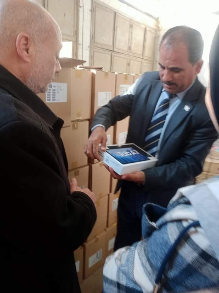تسليم اجهزة التابلت تسليم اجهزة التابلت