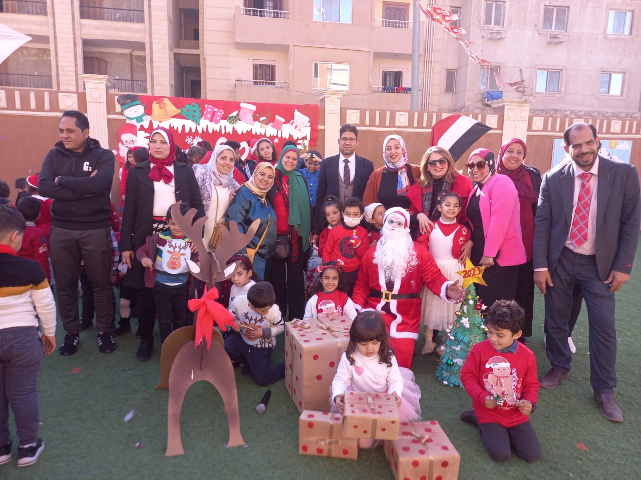 . المدرسة الرسمية الدولية بالمقطم تحتفل باعياد الكريسماس
