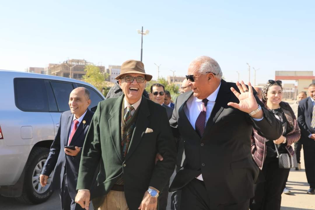 محافظ الوادى الجديد يستقبل وفد وزارة الثقافة لافتتاح مؤتمر أدباء مصر (4)