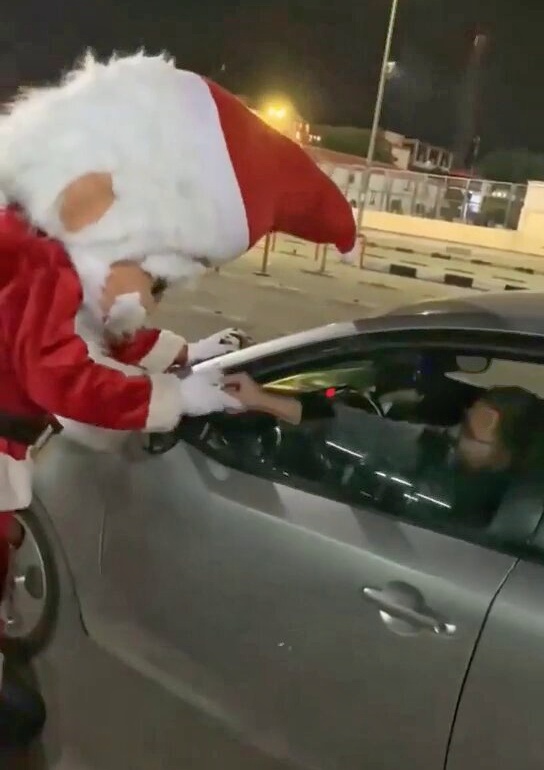بابا نويل مع المواطنين
