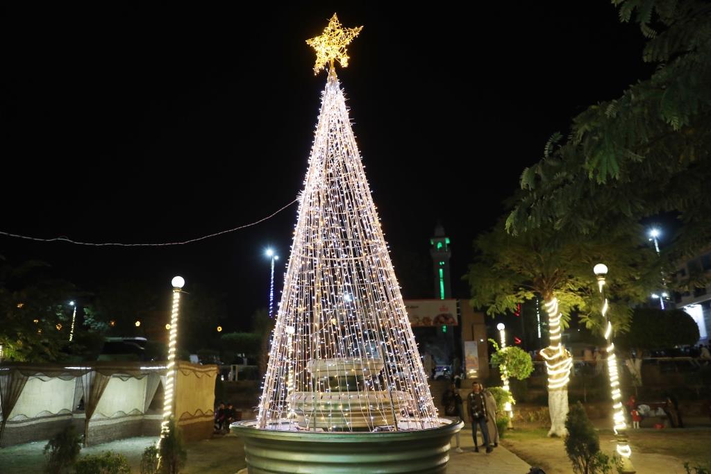 شجرة الكريسماس فى مدينة أسوان