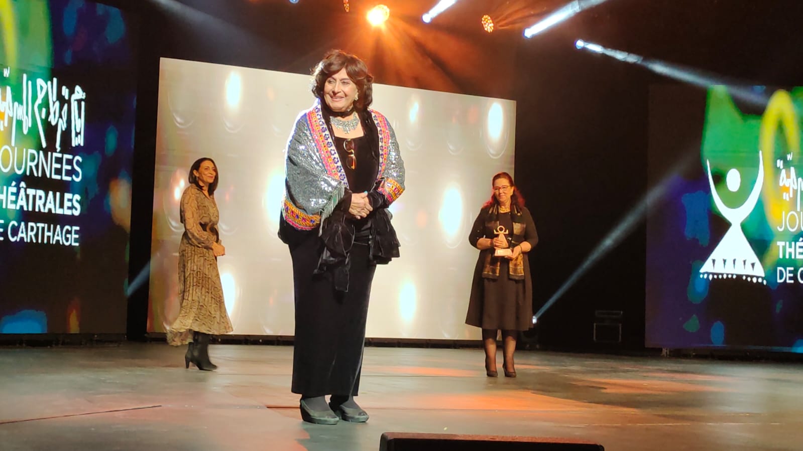 تكريم ايزيس الفن العربي النجمة سهير المرشدي في افتتاح ايام قرطاج المسرحية (3)