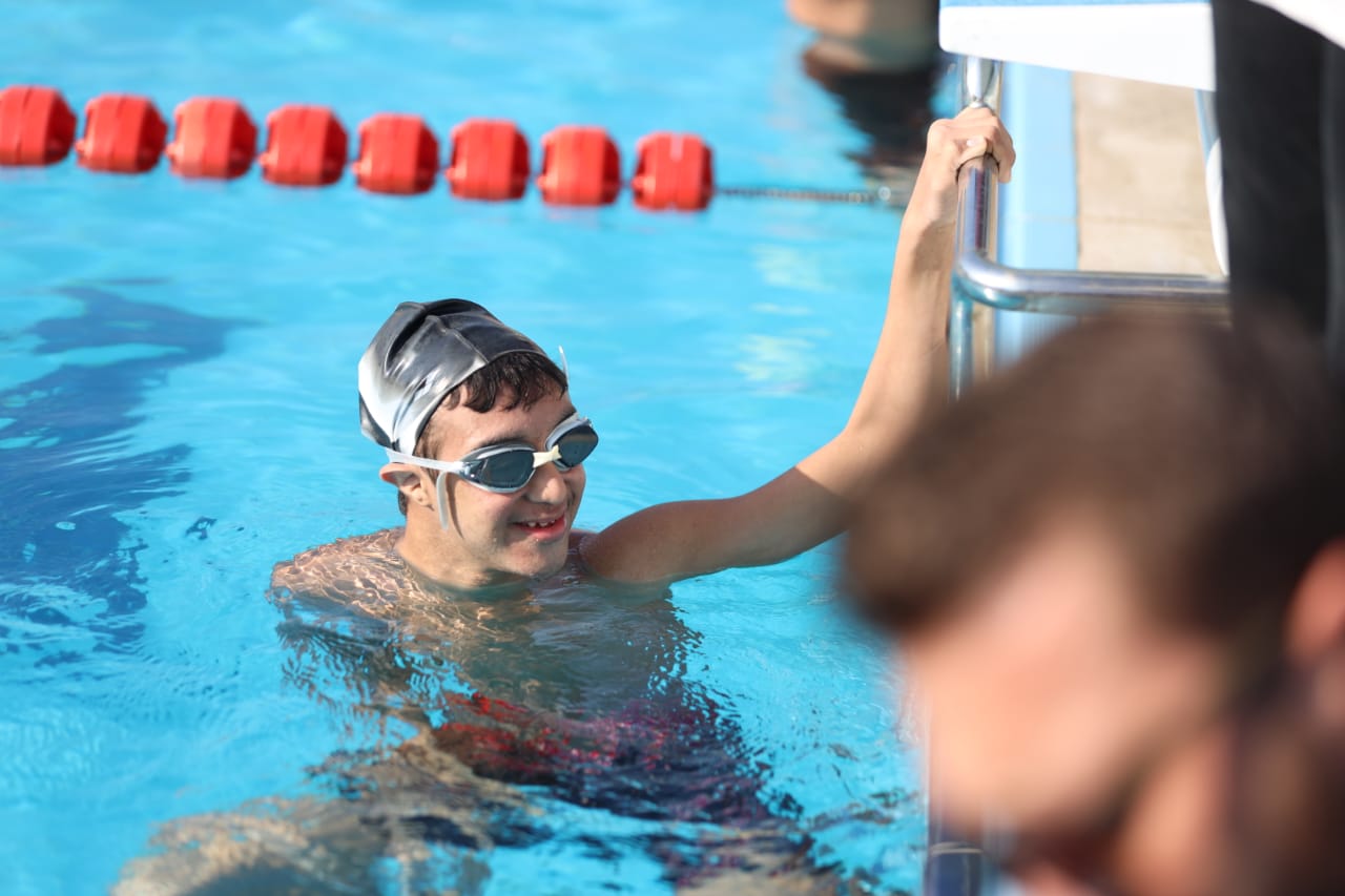 سيتي كلوب طنطا يشارك فى تكريم 24 شاباً وفتاة من أصحاب الهمم المشاركين بطولة الخماسي سباحة (5)