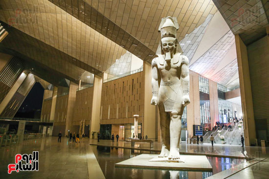 تمثال رمسيس الثانى ببهو المتحف الكبير