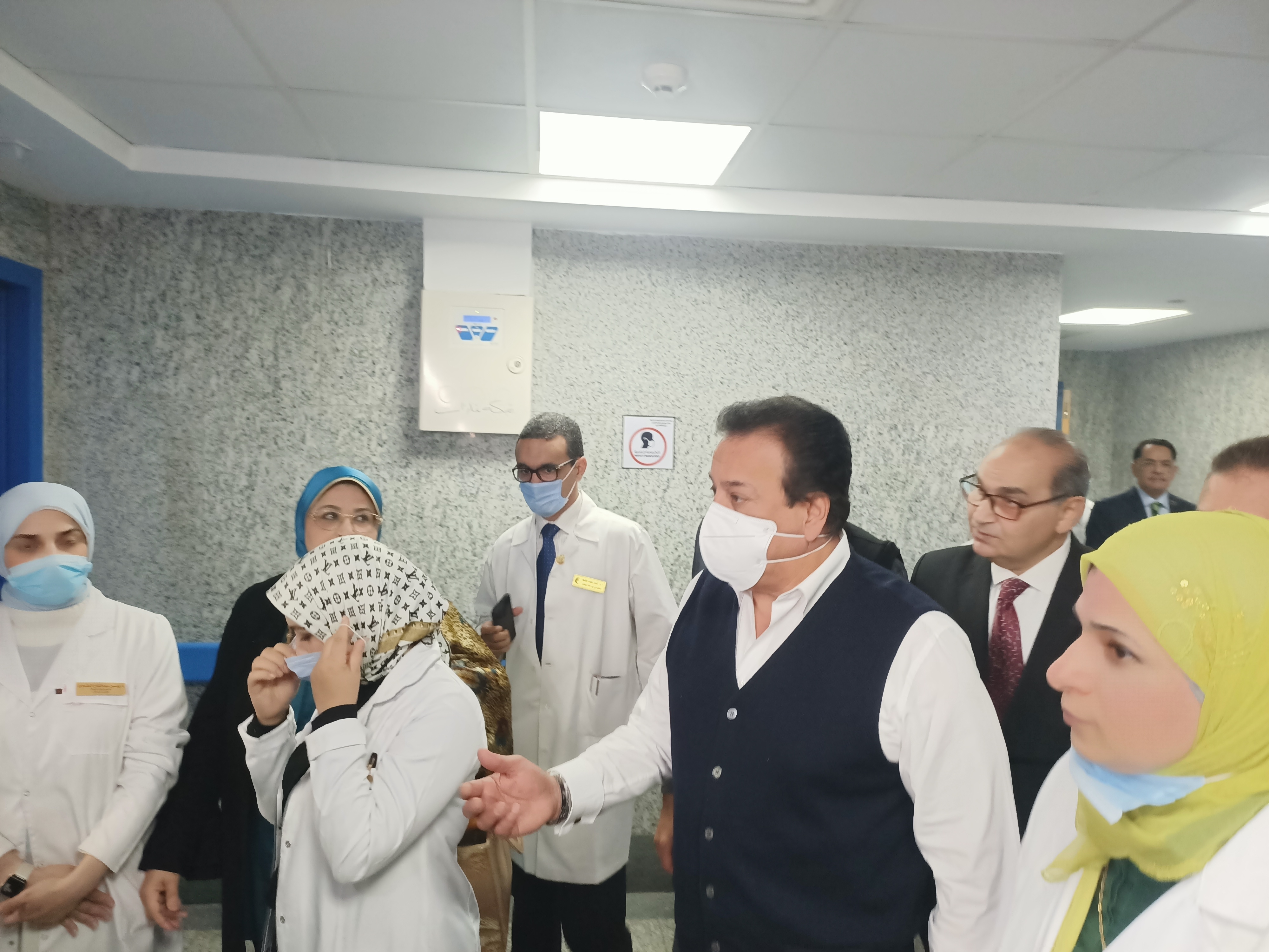 وزير الصحة يتفقد مستشفى شبين الكوم التعليمى