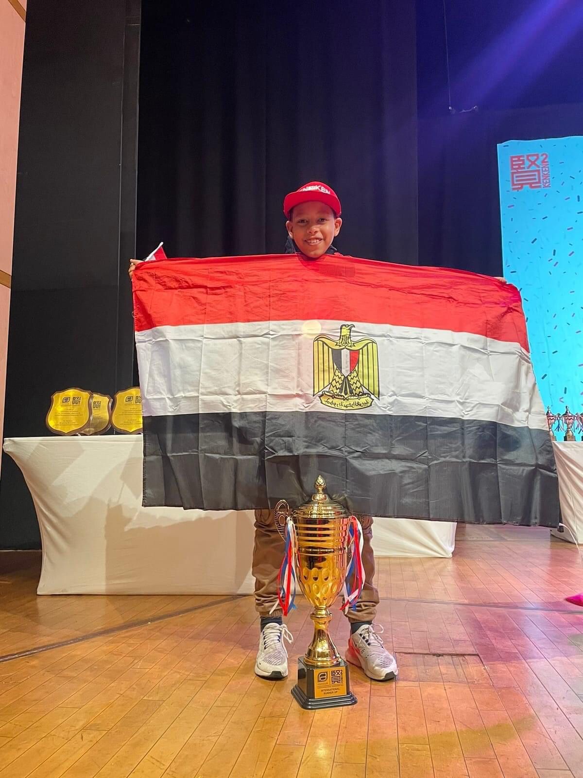 الطالب إبراهيم محمد يفوز بالمركز الأول عالميا فى المسابقة الدولية للعباقرة