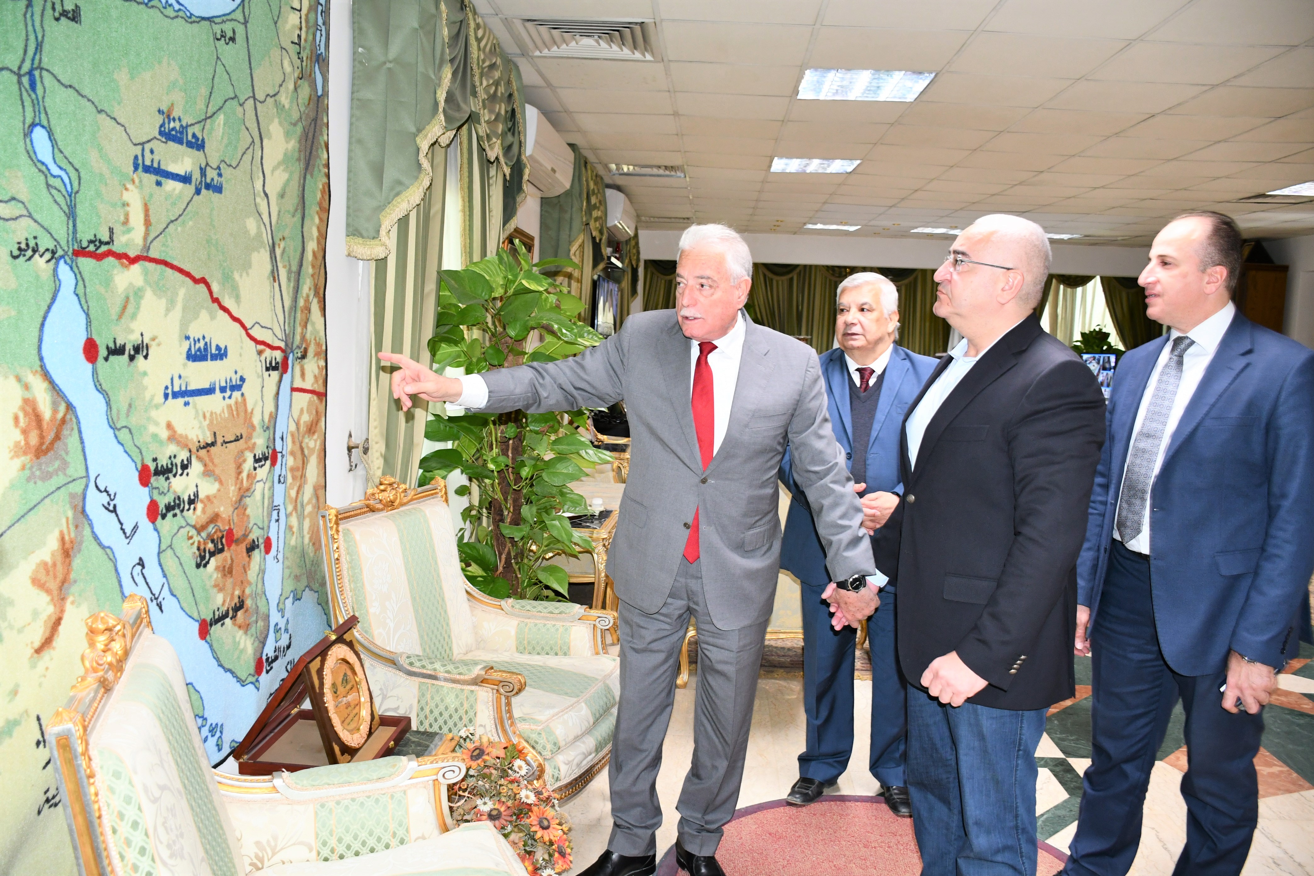 محافظ جنوب سيناء مع سفير أذربيجان
