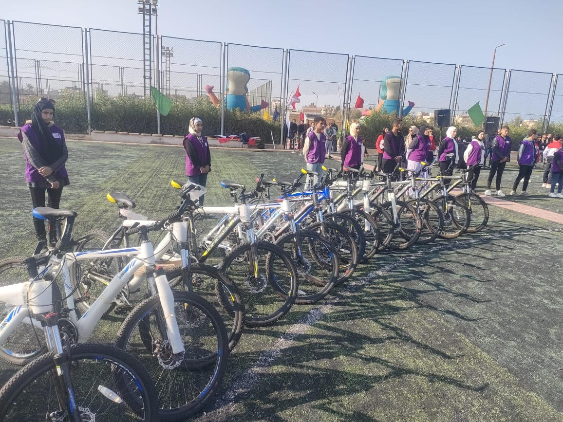 محافظ شمال سيناء يسلم 40 دراجة لأبناء الشهداء (1)