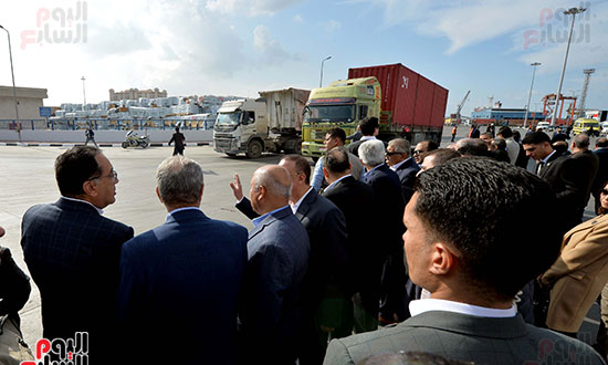 جولة رئيس الوزراء فى ميناء الإسكندرية (12)