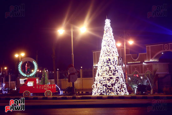 شوارع القاهرة تستعد لاستقبال السنة الجديدة