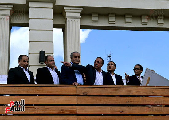 تفقد رئيس الوزراء لميدان محطة مصر وسوق المحطة بمحافظة الاسكندرية (41)