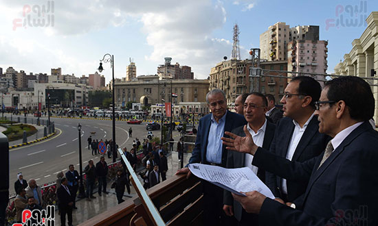 تفقد رئيس الوزراء لميدان محطة مصر وسوق المحطة بمحافظة الاسكندرية (12)