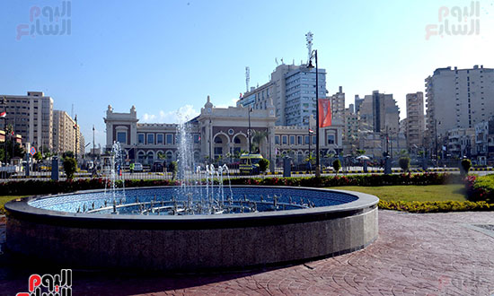 تفقد رئيس الوزراء لميدان محطة مصر وسوق المحطة بمحافظة الاسكندرية (39)