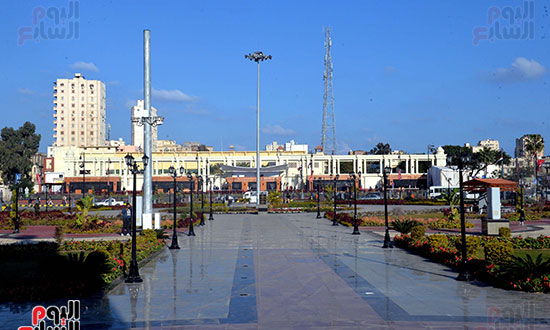 تفقد رئيس الوزراء لميدان محطة مصر وسوق المحطة بمحافظة الاسكندرية (36)
