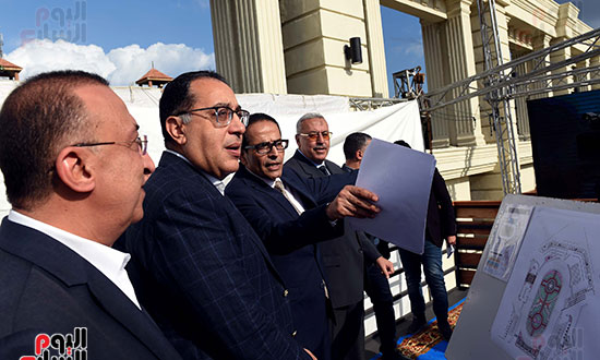 تفقد رئيس الوزراء لميدان محطة مصر وسوق المحطة بمحافظة الاسكندرية (11)