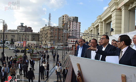 تفقد رئيس الوزراء لميدان محطة مصر وسوق المحطة بمحافظة الاسكندرية (14)