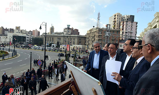 تفقد رئيس الوزراء لميدان محطة مصر وسوق المحطة بمحافظة الاسكندرية (13)