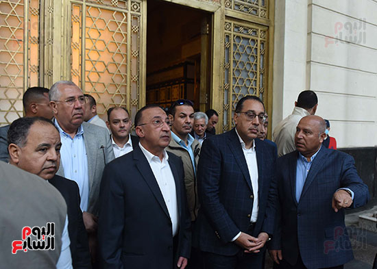 تفقد رئيس الوزراء لميدان محطة مصر وسوق المحطة بمحافظة الاسكندرية (25)