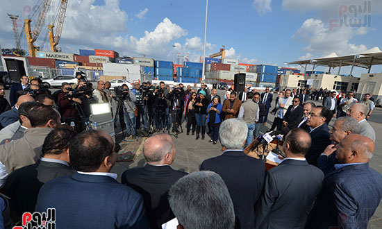 جولة رئيس الوزراء فى ميناء الإسكندرية (16)