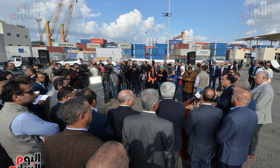 جولة رئيس الوزراء فى ميناء الإسكندرية (17)