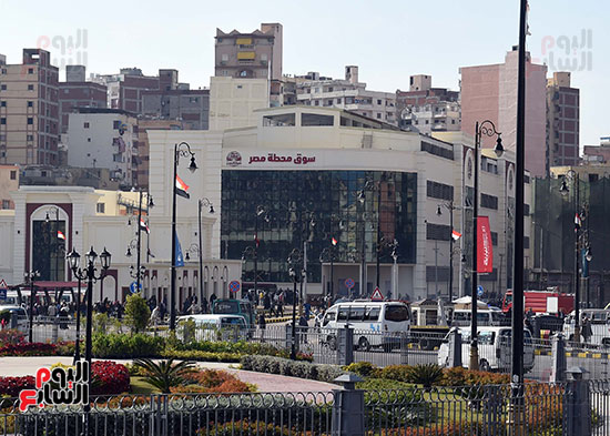 تفقد رئيس الوزراء لميدان محطة مصر وسوق المحطة بمحافظة الاسكندرية (46)