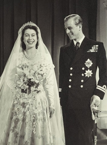 فستان زفاف الملكة إليزابيث