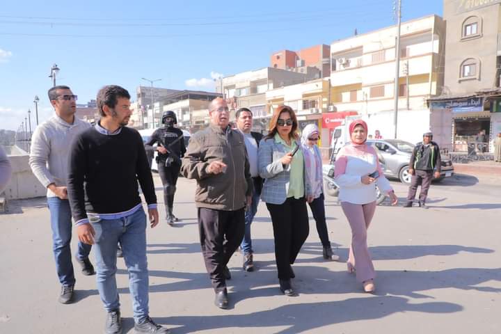 محافظ دمياط تتابع الأعمال النهائية بمشروع إنشاء كوبرى بمدخل مدينة كفر  البطيخ (1)