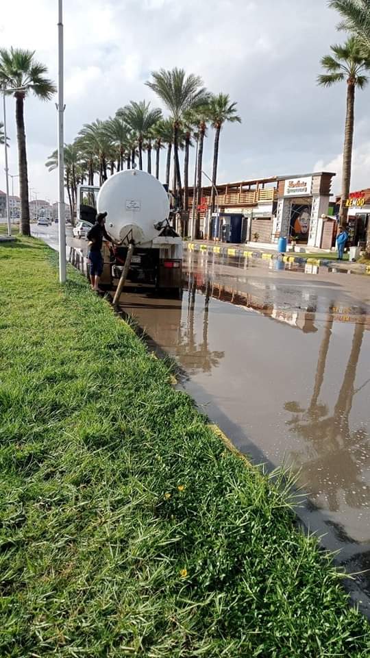 رفع مياه الأمطار من شوارع رأس البر (3)