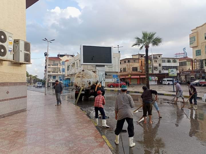 رفع مياه الأمطار من شوارع رأس البر (1)