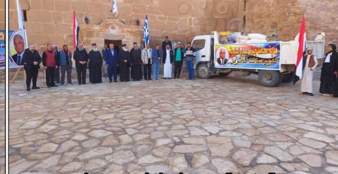 محافظ جنوب سيناء يقدم الهدايا لرهبان دير سانت كاترين احتفالا بعيد القديسة كاترين (3)