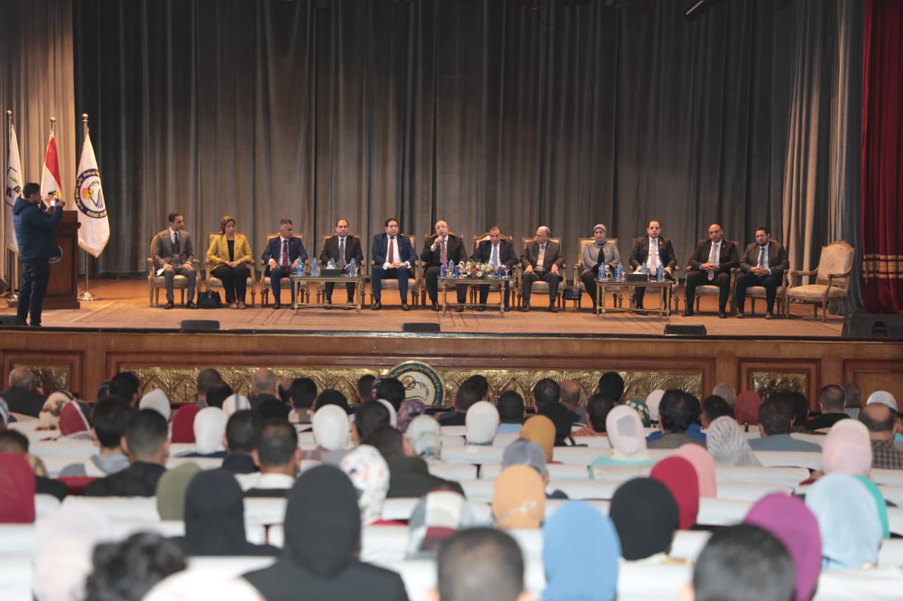 مؤتمر الحوار الوطني بجامعة بنى سويف بحضور المحافظ (1)