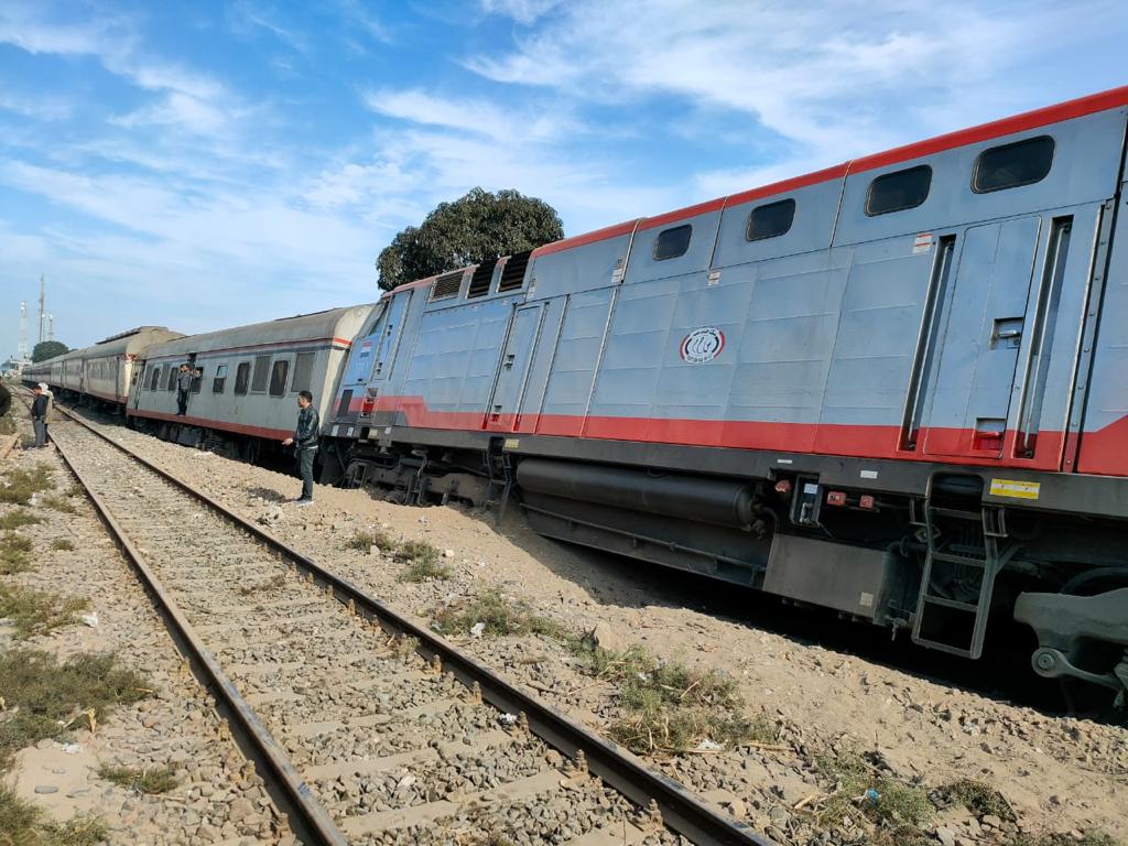 خروج قطار «بورسعيد - سوهاج » عن القضبان بمحطة القنطرة غرب  (8)