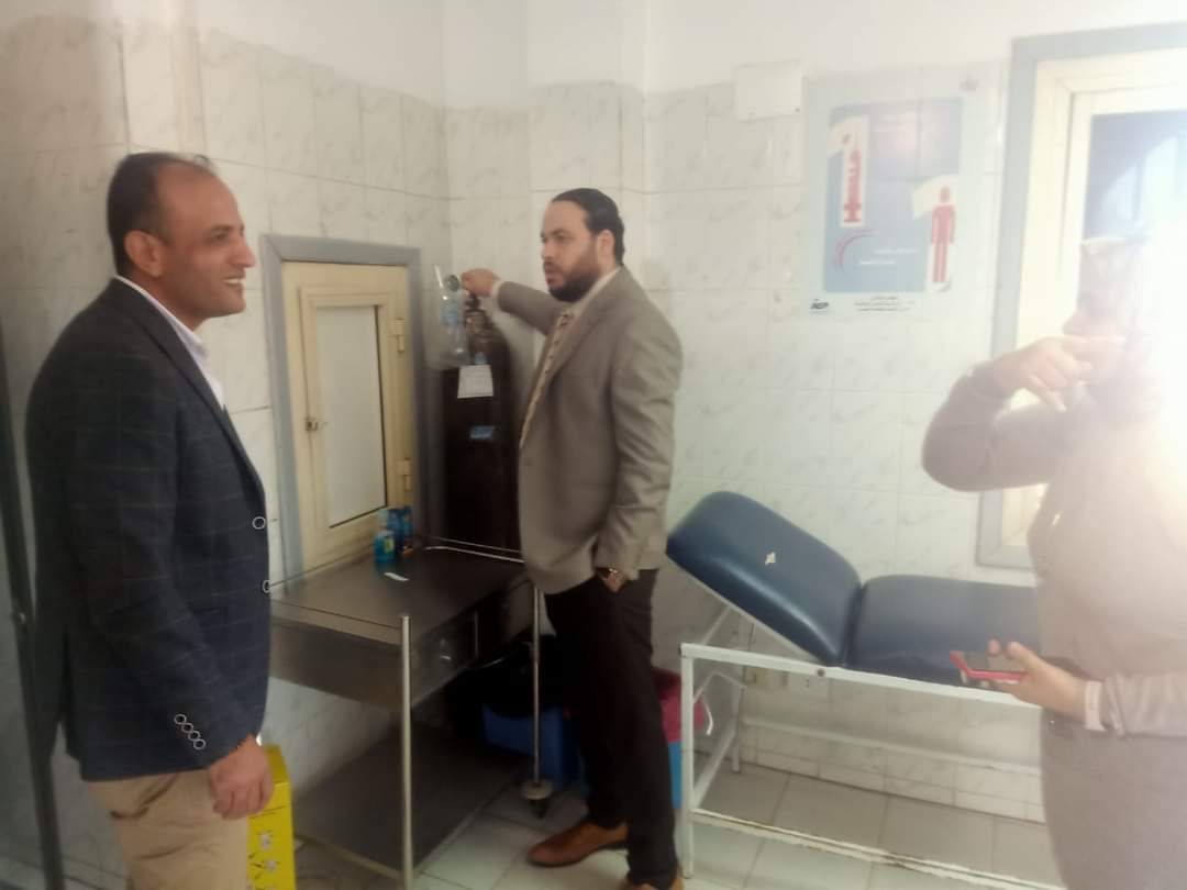 زيارة وكيل وزارة الصحة بالإسماعيلية لمستشفى القصاصين  (2)