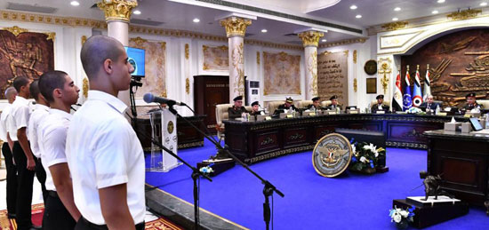 الرئيس السيسى يشهد بيانات ودرجات الطلاب المتقدمين للكليات العسكرية  (8)